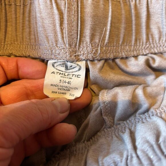 Athletic Works shorts with pockets size small. - Picture 4 of 5